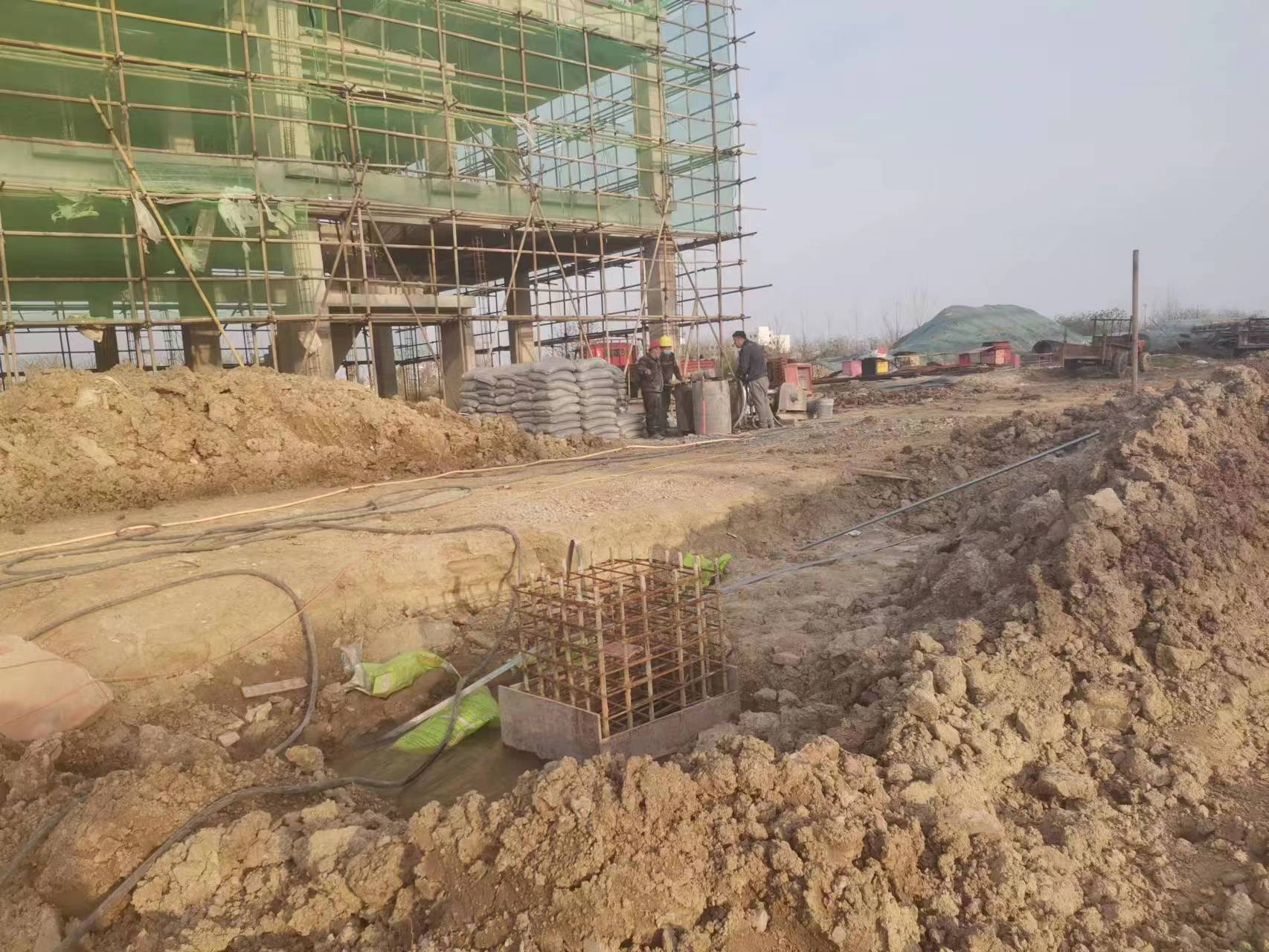 东城街道当桥梁出现裂缝的时候应该及时加固修补